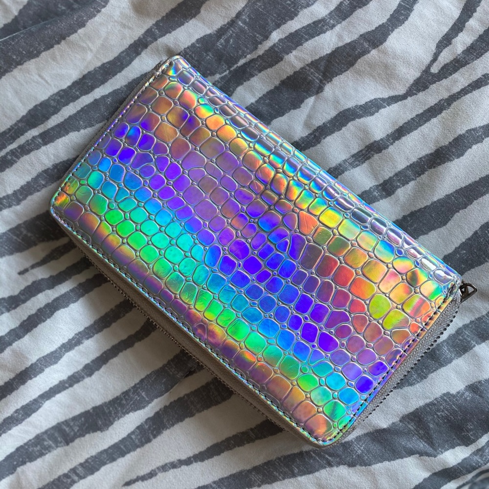 Large holographic wallet
